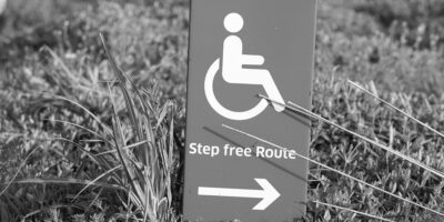 Sign with wheelchair with the text - Step Free Route