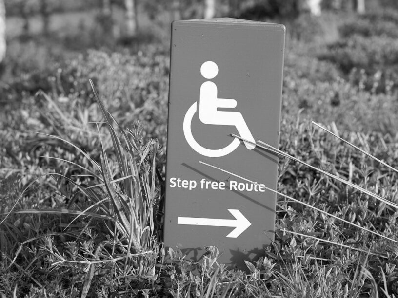 Sign with wheelchair with the text - Step Free Route